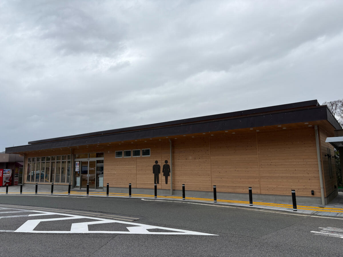 上り線トイレ棟