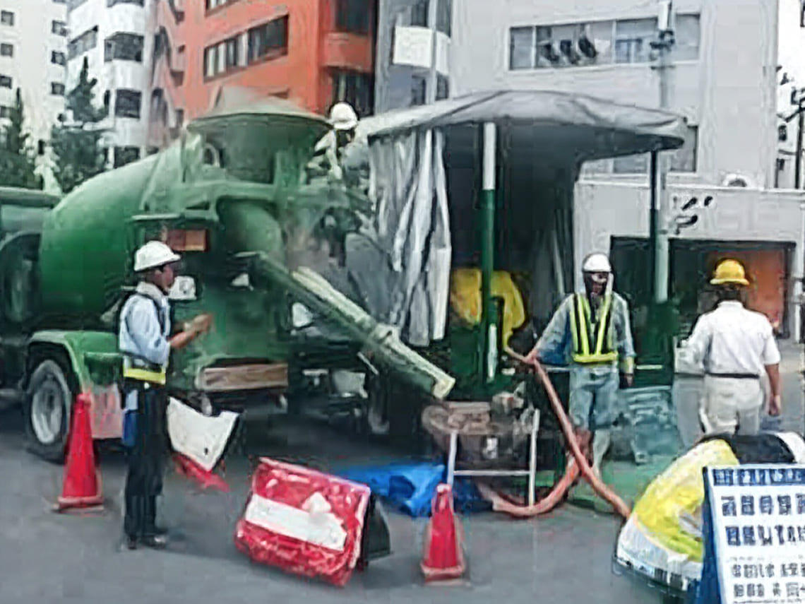 路面下の空洞への充填