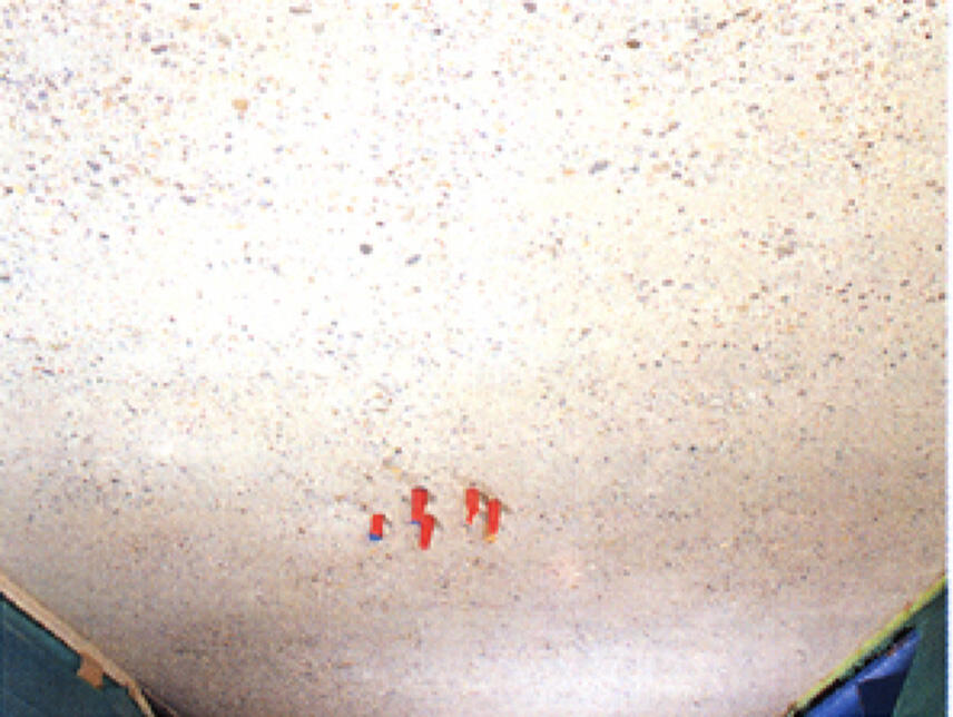 コンクリート表面の劣化部を除去するケレン作業後の下地状況