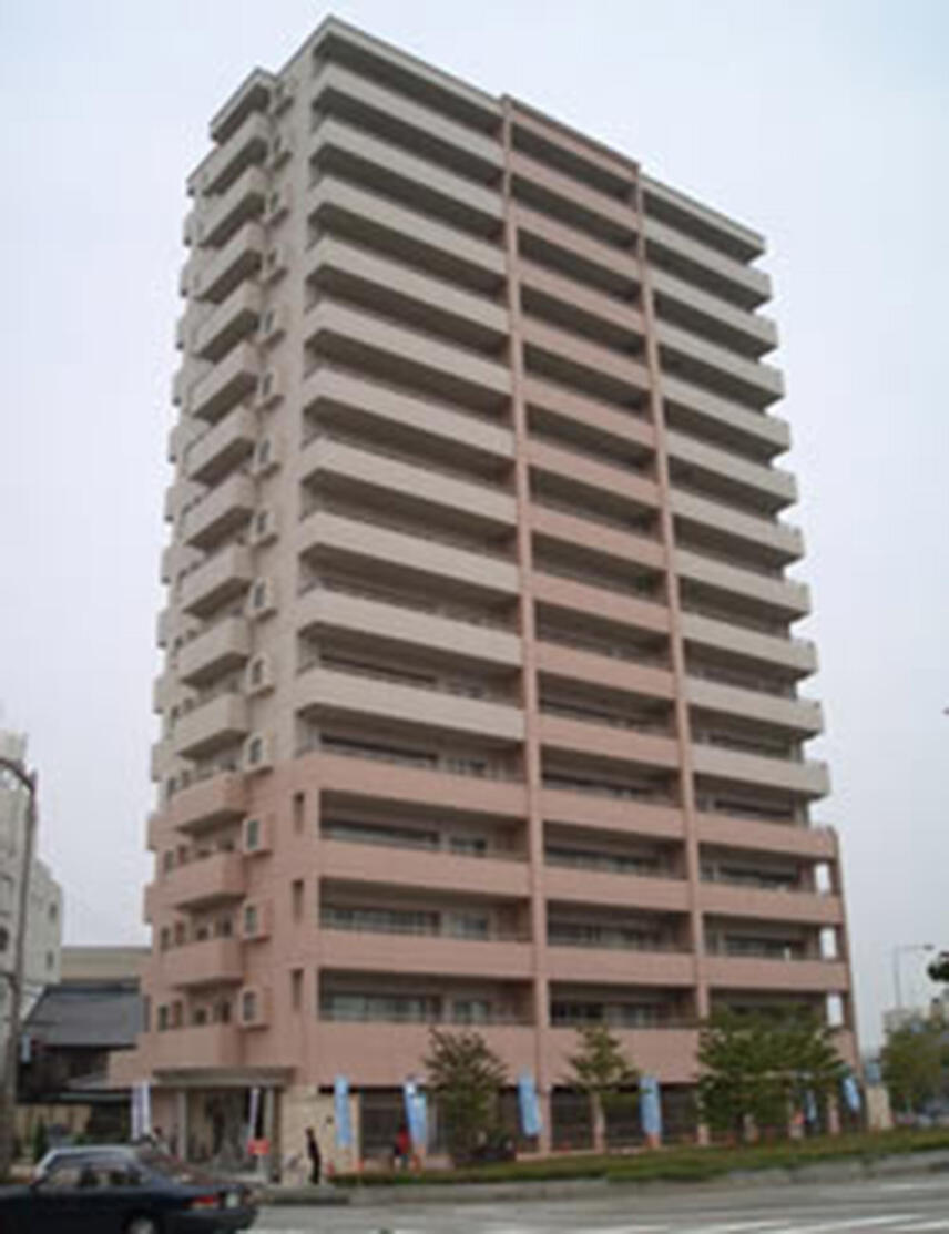 免震工法を採用した集合住宅の完成外観