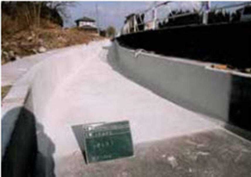 補修工事完了後の三面水路全景