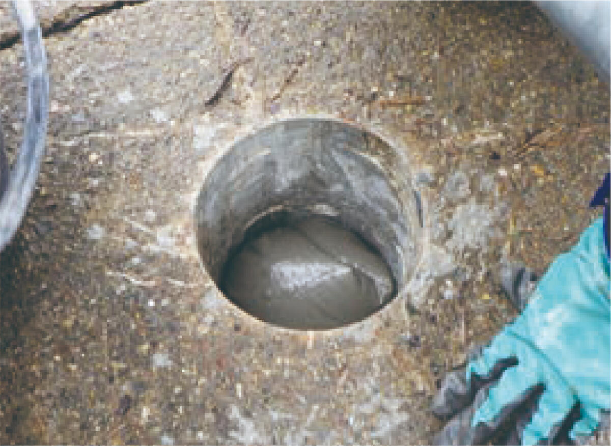 充填完了後の充填孔の様子