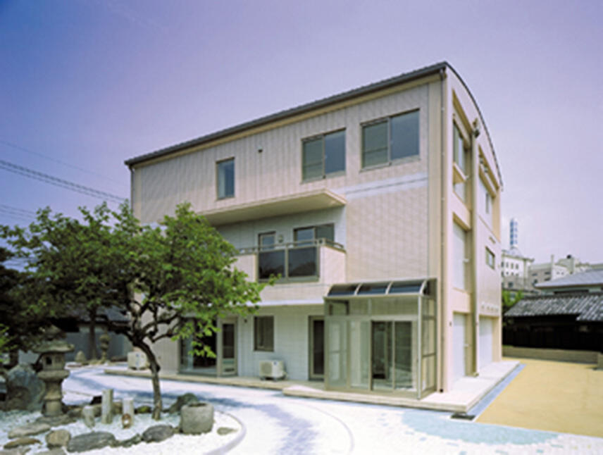 免震住宅の完成外観写真（別事例）